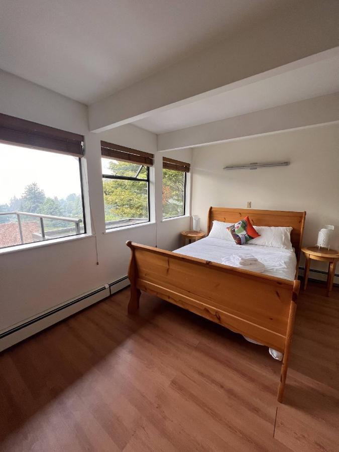 Seymour Private Bedroom, Ensuite Bathroom With Shared Pool, Hot Tub With Views นอร์ทแวนคูเวอร์ ภายนอก รูปภาพ