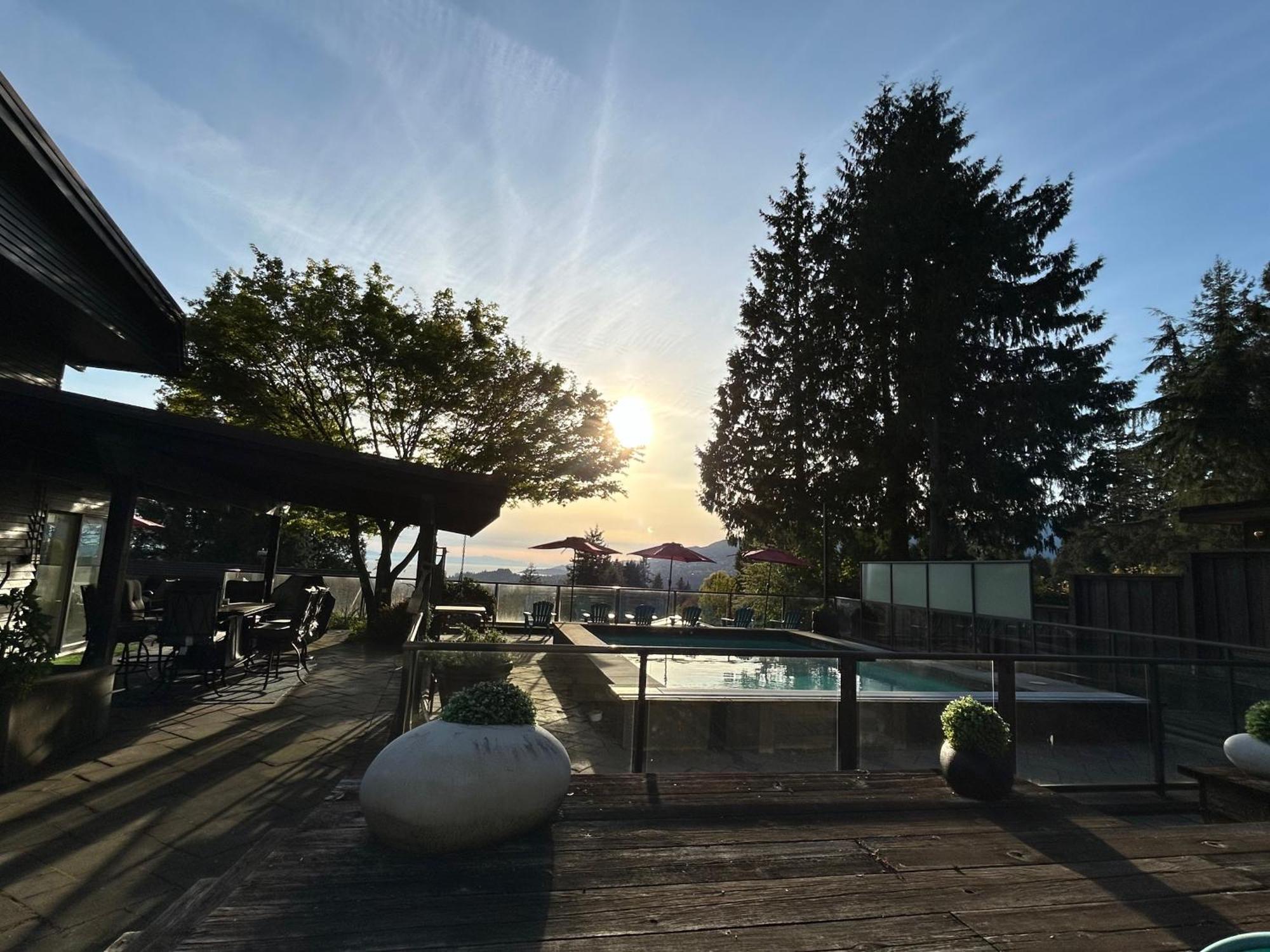 Seymour Private Bedroom, Ensuite Bathroom With Shared Pool, Hot Tub With Views นอร์ทแวนคูเวอร์ ภายนอก รูปภาพ