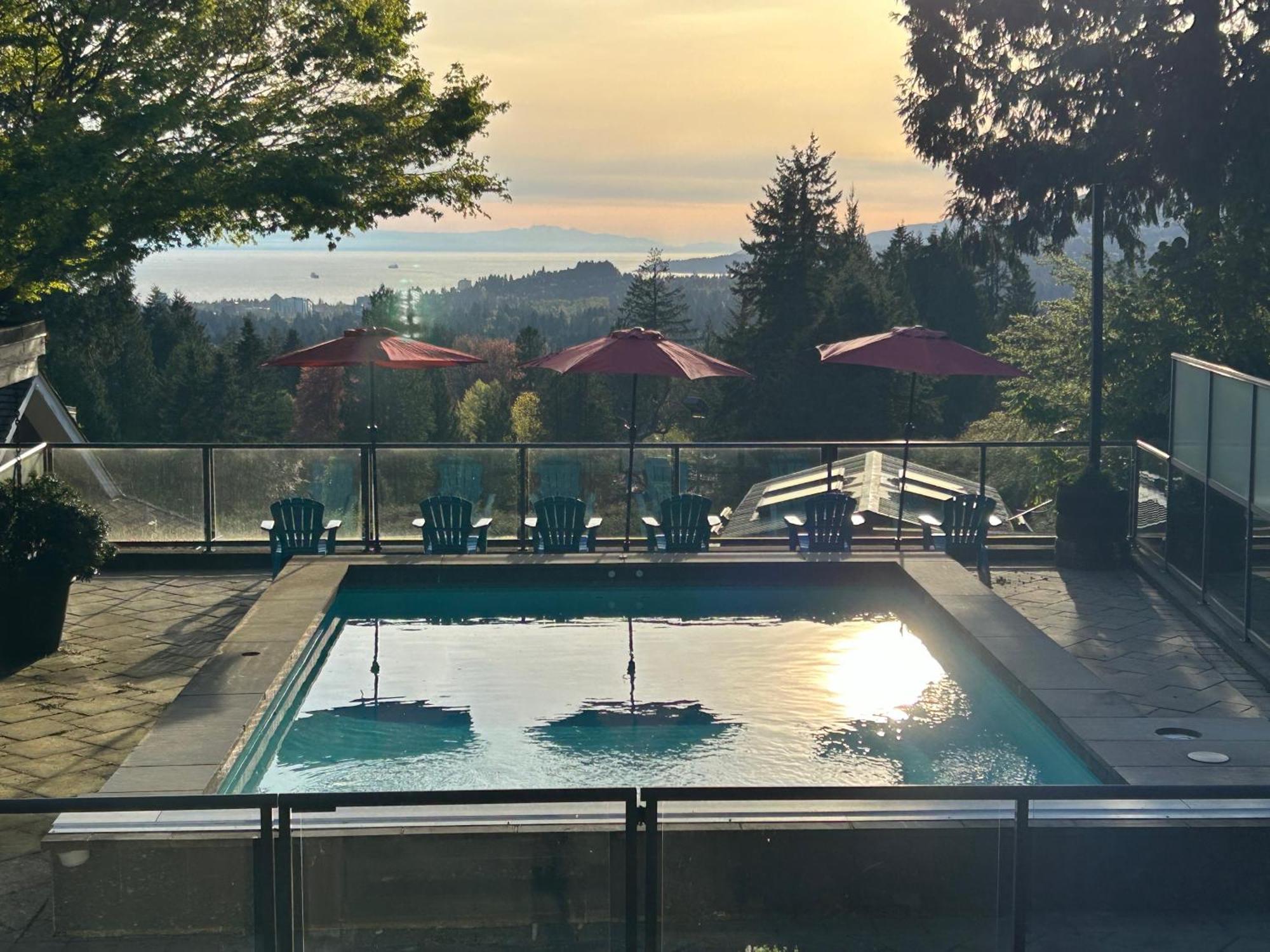 Seymour Private Bedroom, Ensuite Bathroom With Shared Pool, Hot Tub With Views นอร์ทแวนคูเวอร์ ภายนอก รูปภาพ
