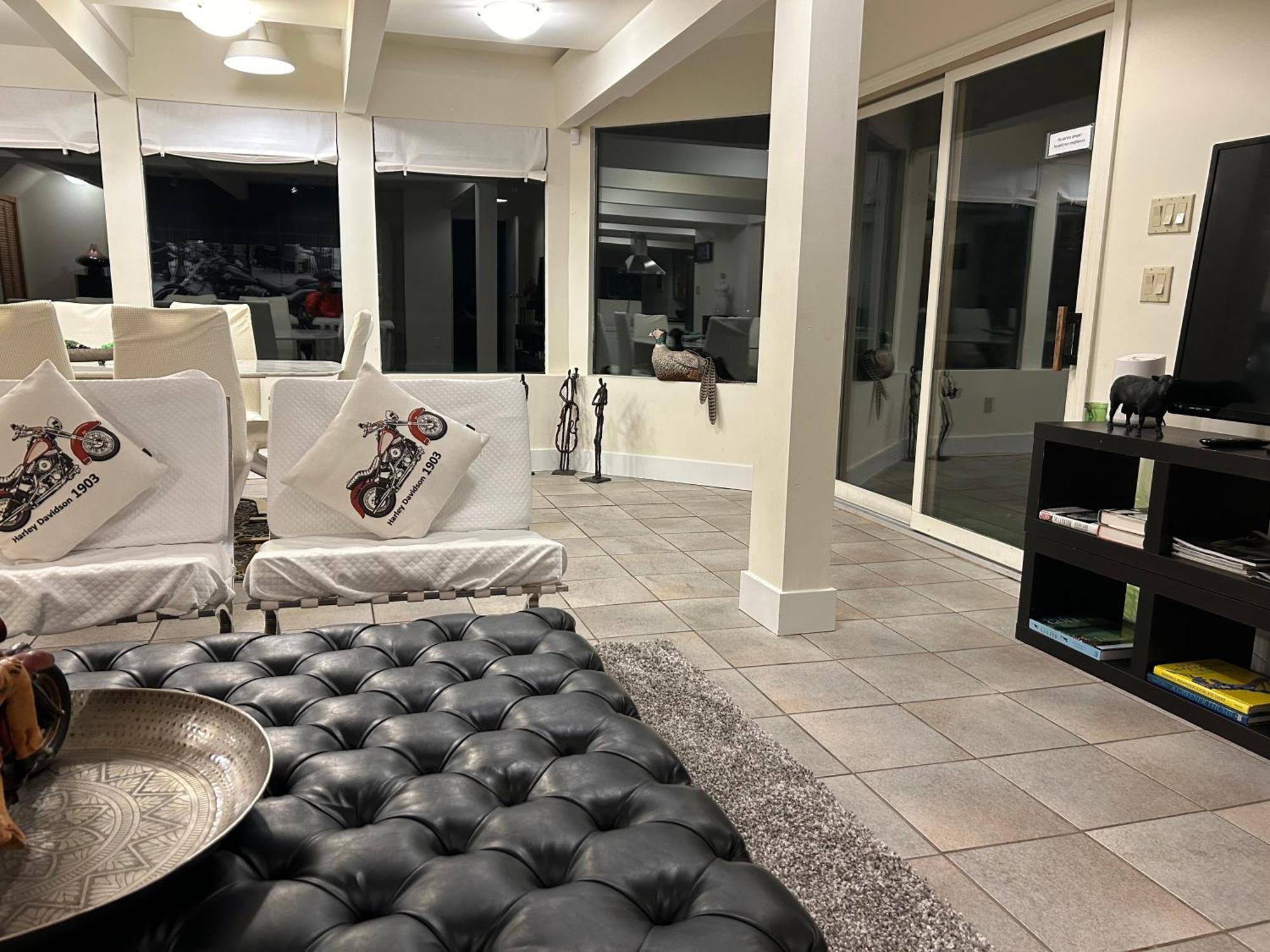 Seymour Private Bedroom, Ensuite Bathroom With Shared Pool, Hot Tub With Views นอร์ทแวนคูเวอร์ ภายนอก รูปภาพ